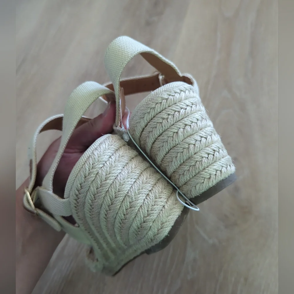 Tommy Bahama Sandals Womens 8.5 M Bethany Ankle Straps Beige Wedge Casual